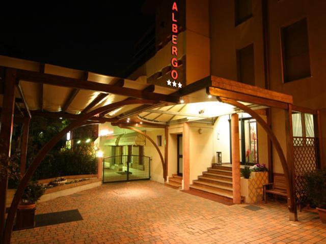 Hotel Montereale Pordenone Exterior foto